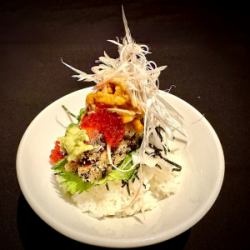 特選サーモンのレアカツ　ウニイクラのせ丼