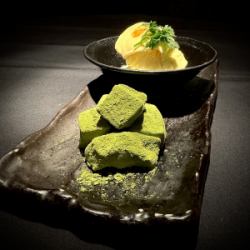 抹茶わらび餅の半溶炙りバニラアイス添え