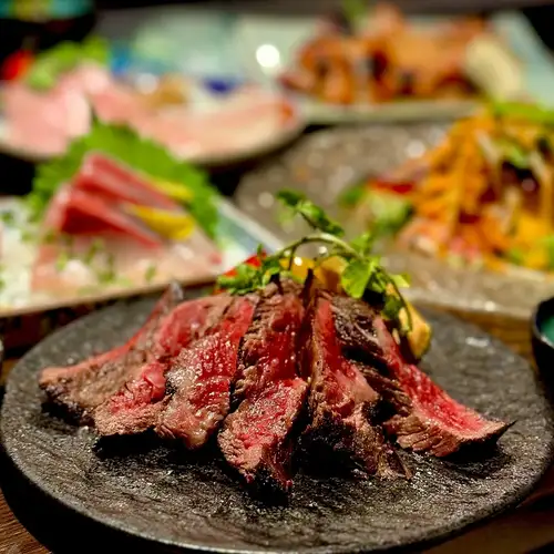 【絶品ステーキ】国産牛の赤身や松坂ポーク・丸鶏を贅沢に堪能 