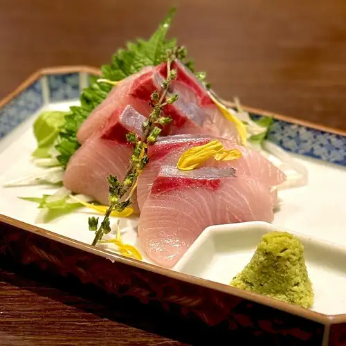 伊勢ブリのお造り