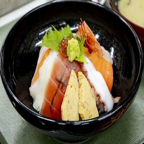 一番人気★海鮮丼1,180円～！