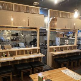 The counter seats, where you can enjoy your meal while watching the cooking, are perfect for dates when you want to drink alone on your way home from work. ◎ Also, the distance is closer than the table seats.In a lively atmosphere with a cozy atmosphere inside the store, you may be able to talk and get closer to each other ♪
