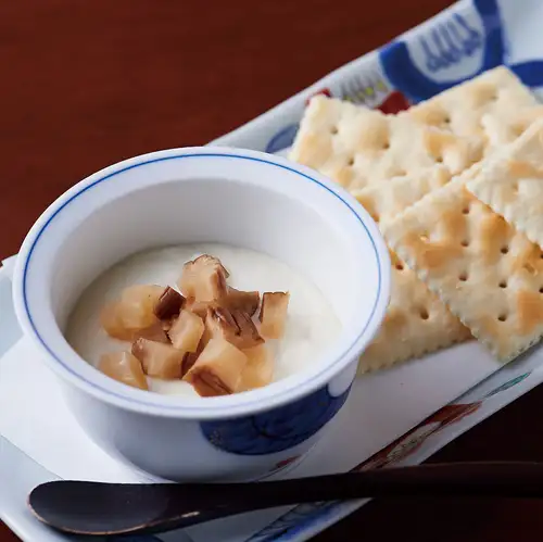 チーズ豆腐 いぶりがっこのせ