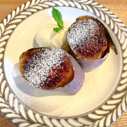 石焼き芋のカラメリゼ　バニラアイス添え