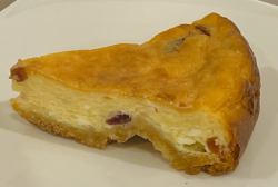 自家製クランベリー地ー図ケーキ　Homemade cranberry cheese cake