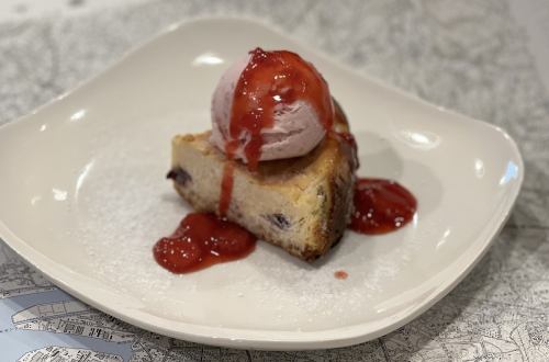 Cranberry cheesecake with strawberry ice cream