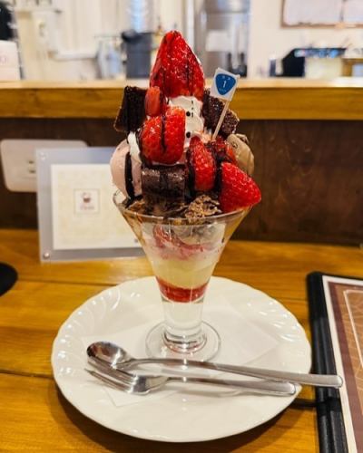May 9th is "Ice Cream Day"
Today is a special day for sweets.

A wide selection of ice cream sweets from Geography Cafe.

・Chocolate Mega Tower Parfait
・National Route 1 Parfait/Trifle Parfait
・Matcha and red bean parfait
・Matcha cream anmitsu
・Ayers Rock Pudding (Maybe I can go to Australia?)

A geography-themed cafe that gives you a little travel feeling.
Enjoy a sweet and cold treat after the Golden Week holidays.

#GeographyCafe #IceCreamDay #CafeHop #ParfaitActivity #NationalRoute1 #MatchaSweets #IWantToConnectWithPeopleWhoLikeSweets #KomazawaDaigakuStation #4MinuteWalk #WestExit #KomazawaDaigaku #SummerGirl #Idoling #Cover #IkueSakakibara #IceCreamYouthCream