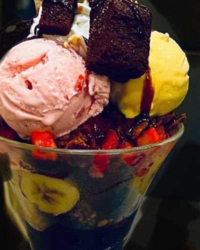 May 9th is "Ice Cream Day"
Today is a special day for sweets.

A wide selection of ice cream sweets from Geography Cafe.

・Chocolate Mega Tower Parfait
・National Route 1 Parfait/Trifle Parfait
・Matcha and red bean parfait
・Matcha cream anmitsu
・Ayers Rock Pudding (Maybe I can go to Australia?)

A geography-themed cafe that gives you a little travel feeling.
Enjoy a sweet and cold treat after the Golden Week holidays.

#GeographyCafe #IceCreamDay #CafeHop #ParfaitActivity #NationalRoute1 #MatchaSweets #IWantToConnectWithPeopleWhoLikeSweets #KomazawaDaigakuStation #4MinuteWalk #WestExit #KomazawaDaigaku #SummerGirl #Idoling #Cover #IkueSakakibara #IceCreamYouthCream
