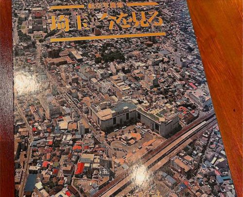 Today is the last day of Golden Week and unfortunately it's raining.As you wrap up your trip, why not take a look at the map and relive the memories of your trip?
Our store offers a wide variety of "paper world" items, from road maps from the Showa era to the latest topographical maps.
While taking shelter from the rain, I went on a map journey.
#geographycafe #mapcafe #rainydaycafe
#Open from 11:00 to 20:00 #Komazawadaigaku Station #4 minutes walk
#GyozaFest Instagram BGM is #KyokoKoizumi
#GentleRain
