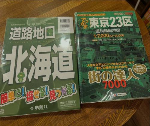 [5/4 Greenery Day]

A huge collection of green books!

When someone hears the word "green," whether they think of mountains or the Yamanote Line can tell you something about their geography level.
Why not take the "round and green Yamanote Line plus the Tatsuta Line" and head out to the Geography Cafe today?
Get around your day with a map and a cup of coffee! Open today from 11am!

#Greenery Day
#Yamanote Line Color
#Highway signs
#Living with greenery
#geographycafetime
#Map Cafe
#Circular Line Tour
#Green infrastructure

#I love transportation infrastructure
#geography
#I want to connect with people who like maps
#SignMoe
#Excited about the route map
#Cafe, Map and Me
#The joy of reading the city
#MapBrain

#Cafe hopping
#Today's drink
#InstaCafeClub
#Relaxing cafe
#CoffeeTime
#Brightly lit cafe
#I want to connect with people who like cafes
Instagram BGM #Keyakizaka46 #Yamanote Line