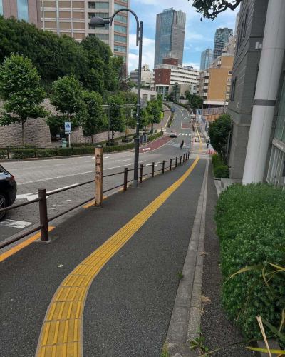 📍街道×古地図×トークイベント
地理カフェトークイベント「地図上で歩く大山街道〜街の記憶を古地図と落語で紐解く夜〜」 https://peatix.com/event/4459057
ちょっとディープな「大人の街歩き時間」、ご一緒しませんか？

落語の熊さんと一緒に、地図でたどる大山街道の記憶。
江戸から続く街の姿、玉電や専用軌道、地図で歩く“もしも”のルート。
そんな「街の読み解き方」を味わえる、夜の地理トークイベントです。

🎁恒例ジャンケン大会も充実！
沿道のお菓子、限定缶バッジ、マンホールカードなど、地理好き垂涎の品をご用意。

📅6/29（日）18:00〜
📍地理系ブックカフェ空想地図（三軒茶屋・駒沢大学）
🎫通行手形 700円＋ワンドリンク

地図と街道に、ちょっと興味がある人にこそ来てほしいイベントです。

#地理好き #街道歩き #古地図 #大山街道 #三軒茶屋 #空想地図カフェ #街の記憶をたどる
