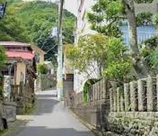 🗺️【地理トークイベント開催！】
🌆三軒茶屋で“街の記憶”を古地図と落語でひもとく夜🌛
⁡
🎤6/29（日）18:00〜
📍地理系ブックカフェ空想地図（駒沢大学駅 徒歩4分）
⁡
＼大山街道を、熊さんと歩いてみませんか？／
⁡
江戸から大山へ続く”信仰の道”・大山街道。
🗾古地図でたどる都市の変遷、📜落語の熊さんと歩く妄想街道旅！
📍地形・地名・ブラタモリ的視点満載の地理ナイト🌃
⁡
🗣️《イベント内容》
・大山街道とは？歴史と地形のひみつ
・玉電と旧道と暗渠の話
・“昔の道”と“今の道”を古地図で比較！
・沿道の見どころ、未踏ルートの空想散歩も？
・恒例🌟地理じゃんけん大会！（地図グッズ多数）
・地図広げてわいがや交流タイムも！
⁡
🎟️参加費：通行手形700円（税込）＋1ドリンク〜
🪑全席自由席／予約優先・先着順
🧭MC：ジオ飯さん（#マップリーダー）
📚主催：地理系ブックカフェ空想地図
⁡
🧭#大山街道 #古地図 #地図カフェ #地理イベント
📍#三軒茶屋 #駒沢大学 #ブラタモリ #暗渠 #旧道 #街道歩き
🗺️#空想地図 #玉電 #都市地理 #妄想地理部