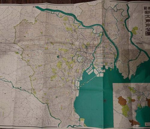 🗺本棚まるごと異世界転生📚
地理・地図・鉄道・旅の本が1700冊以上読み放題。
条件は「ドリンクかごはんを頼むだけ」☕🍝
Wi-Fi・電源完備⚡推し活も勉強もはかどる空間。東急田園都市線駒沢大学駅徒歩4分。駒沢病院西側です。
#空想地図 #地理好きと繋がりたい #カフェ巡り