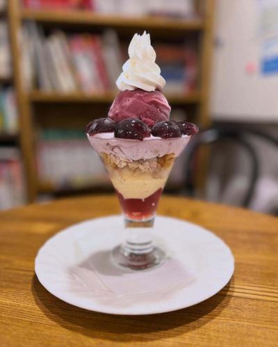 🍇New!
"Grape Canyon Parfait"
A drink that takes you on a journey through the bittersweet canyon ✨