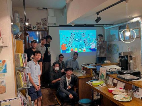 🚏 "The World of Country Signs" Kai's 10th anniversary photography event was successfully held!
Thank you so much to everyone who participated 🙌

It was an intense and enjoyable evening where we were able to share the excitement of crossing boundaries and the profound meaning of signs and symbols.
The enthusiasm of the boundary, road and sign enthusiasts was incredible 🔥

🔴(Notice) This weekend's Gaihozu event is fully booked! Thank you 😊

And today, Sunday, the Geography Cafe is open and lively ☕📖
You can chat about the afterglow of the event, or just relax surrounded by maps and books.
We look forward to your visit!

#GeographyCafe #CountrySign #BoundaryManiac #I want to connect with map lovers