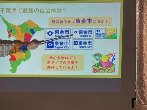 🚏《鄉村手語的世界》凱凱十週年攝影活動圓滿成功！
非常感謝所有參與的人🙌

這是一個緊張而愉快的夜晚，我們能夠分享跨越界限的興奮以及標誌和符號的深刻含義。
邊界、道路和標誌愛好者的熱情令人難以置信🔥

🔴（通知）本週末的Gaihozu活動已滿！謝謝😊

今天是星期天，地理咖啡館營業了，很熱鬧☕📖
您可以聊聊活動的餘興，或者只是在地圖和書籍的包圍下放鬆身心。
期待您的光臨！

#GeographyCafe #CountrySign #BoundaryManiac #我想與地圖愛好者聯繫