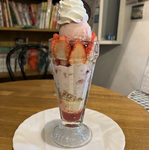 いちごのパフェ（仮称）　Strawberry Parfaito