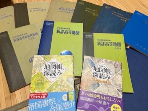 📚🌏
2月27日(金)営業のご案内|地理系ブックカフェ空想地図
本日も通常営業しております。
ゆったり地図と本に囲まれる金曜日、いかがでしょうか。
そして——
🔔 明日2月28日(土)は夜貸切営業のため、17時までの一般営業となります。
ご来店を予定されている方は、お時間にご注意ください。
昼下がりの地理トーク、
地図を片手にコーヒー時間、
ぜひお待ちしております。
📍地理系ブックカフェ 空想地図(駒沢大学駅徒歩4分)
週末も“地理”でお会いしましょう。