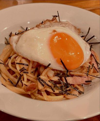 🌿✨New menu starts today✨🌿

He inherited the recipe from "Rivera" in Shizuoka City, which closed its doors last month after 35 years of history.
It has been reborn as a new product.

🍝Lunch only
Bolognese pasta
Rich, slowly simmered meat sauce and cheese.
It's a comforting yet satisfying taste.

🍳Regular Menu
Japonese pasta
A gentle Japanese style soy sauce base.
Made mellow with a soft, runny egg.

It's somehow nostalgic and warm.
Treat yourself to a little lunch to reward yourself for your hard work every day.

Why not take a deep breath with a book and some pasta?📚☕️

#NewMenu #Bolognese #Japonese #RewardLunch #CafeHunting Komazawa Lunch Adult Women's Lunch Relaxing Time Geography Book Cafe