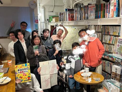 昨晚是「免費講座活動：地名」🌏

為什麼各國難以實現地址資料的數位化？
由於日本地名情況“過於複雜”，
了解地名口音的地域差異以及住宅地址系統的歷史。

每個地名背後都有一個故事。
那晚發生的事讓我再次意識到了這一點。

非常感謝所有參與者！

———

今天（星期日）和明天（假日）
我們全天營業，從上午 11:00 開始 ☕📚

事件帶來的揮之不去的感受，
我們有地名錄、地圖冊和健行指南。

“我有點擔心昨天發生的事……”
地名真的有那麼深刻的涵義嗎？

如果你是這樣的人，請過來看看。

地名源於羅馬時期。
地圖本身就是故事。

我們期待在駒澤大學見到您。
#地理書咖啡館 #想像地圖 #地名 #門牌號碼 #漫步城市地圖愛好者