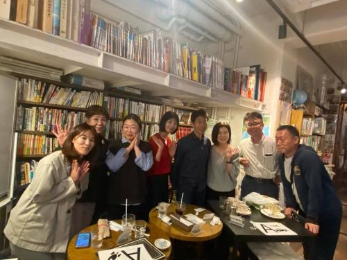 🌍昨夜は「世界遺産で世界一周の旅へ season2」にご参加いただいた皆さま、本当にありがとうございました✨

「そこ行ったことある！」「そんな世界遺産初めて知った！」という声も飛び交い、世界遺産アカデミー認定講師のお二人によるお話に、会場も大盛り上がり👏

後半の世界遺産クイズ大会も想像以上の白熱ぶり！ 
真剣勝負あり、笑いありで、最後までとても楽しい時間となりました🌏

ご参加いただいた皆さま、登壇いただいたお二人、本当にありがとうございました！ 
また次回もぜひよろしくお願いいたします😊

📢本日の営業案内 
本日夜は貸切営業のため、一般営業は11:00〜17:00までとなります。ご了承ください☕️📚

世界遺産・旅行の余韻に浸りたい方も、お気軽にどうぞ！

#世界遺産 #旅行好き #地理好き #地図好き #ブックカフェ #世田谷カフェ #駒沢大学 #イベントレポ #空想地図