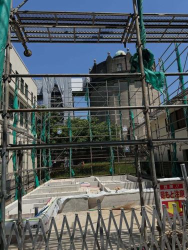 「今なら見やすいらしい」と情報をいただき、昨日はお店から徒歩で駒沢給水塔を散策。近隣の建て替え工事のおかげで、普段はなかなか見えない姿がしっかり見えました。
そのまま桜新町経由で用賀まで歩いたのですが、昨日は予想以上の暑さ…。完全に汗だく散歩😂
でも、給水塔の存在感はやっぱり良いですね。近くで見られる今がチャンスかも。

帰りに渋谷のハンズ、ロゲットカード売り場でパチリ。