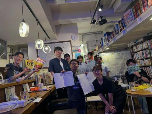 오늘의 「외식 체인 연구 이벤트」참가 감사합니다! 🍽️

편의점 연구가 초등학생으로부터 체인점 지도를 계속 만들고 계신 분, 일본에서 가장 오래된 참외식 체인의 이야기, 그리고 모 체인을 연구하고 사장 표창까지 받은 분의 이야기까지 ...

이번에도 버릇 강하고 & 진한 밤이었습니다.

그리고…

다음 주는 이쪽!!
🍺🌊 가나가와 나이트 2026 개최!

아직 자리가 있습니다! peatix.com/event/5019595
오히려 가나가와 현민 · 전 현민 · 연선민 · 가나가와 좋아, 더 와주세요 !!

요코하마·가와사키·쇼난·사가미하라·하코네·미우라 반도·현오…
게이큐, 오다큐, 소테츠, 도큐, 에노덴, 로컬 체인, 재개발, 지형, B급 음식, 지명, 현민 있다…

「가나가와현」에 관한 재료라면 무엇이든 OK!」

게다가 이번에는...

🍺 가나가와 현산 크래프트 맥주
또는
🥤 현지 사이다 포함!

“가나가와를 마시면서 가나가와를 말하는 밤."

「발표는 조금…」이라고 하는 분도, 듣는 것만 참가 대환영!

어쩌면,
"가나가와는 이렇게 말할 수 있는 거야!?"
되는 밤입니다 (웃음)

📅 6월 6일(토)
⏰ 18:30~20:30
💰 2,000엔
(가나가와 현산 크래프트 맥주 or 사이다 1 개 포함)

📍지리계 북카페 공상지도(코마자와대학역 도보 4분)

토요일 밤, 카나가와 좋아하는 피난소(?)를 만듭니다.
참가 기다리고 있습니다!!

#가나가와 #요코하마 #쇼난 #가와사키 #소테츠 게이큐 오다큐 에노덴 지리 좋아 지도 좋아 이벤트