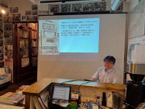 오늘의 「외식 체인 연구 이벤트」참가 감사합니다! 🍽️

편의점 연구가 초등학생으로부터 체인점 지도를 계속 만들고 계신 분, 일본에서 가장 오래된 참외식 체인의 이야기, 그리고 모 체인을 연구하고 사장 표창까지 받은 분의 이야기까지 ...

이번에도 버릇 강하고 & 진한 밤이었습니다.

그리고…

다음 주는 이쪽!!
🍺🌊 가나가와 나이트 2026 개최!

아직 자리가 있습니다! peatix.com/event/5019595
오히려 가나가와 현민 · 전 현민 · 연선민 · 가나가와 좋아, 더 와주세요 !!

요코하마·가와사키·쇼난·사가미하라·하코네·미우라 반도·현오…
게이큐, 오다큐, 소테츠, 도큐, 에노덴, 로컬 체인, 재개발, 지형, B급 음식, 지명, 현민 있다…

「가나가와현」에 관한 재료라면 무엇이든 OK!」

게다가 이번에는...

🍺 가나가와 현산 크래프트 맥주
또는
🥤 현지 사이다 포함!

“가나가와를 마시면서 가나가와를 말하는 밤."

「발표는 조금…」이라고 하는 분도, 듣는 것만 참가 대환영!

어쩌면,
"가나가와는 이렇게 말할 수 있는 거야!?"
되는 밤입니다 (웃음)

📅 6월 6일(토)
⏰ 18:30~20:30
💰 2,000엔
(가나가와 현산 크래프트 맥주 or 사이다 1 개 포함)

📍지리계 북카페 공상지도(코마자와대학역 도보 4분)

토요일 밤, 카나가와 좋아하는 피난소(?)를 만듭니다.
참가 기다리고 있습니다!!

#가나가와 #요코하마 #쇼난 #가와사키 #소테츠 게이큐 오다큐 에노덴 지리 좋아 지도 좋아 이벤트