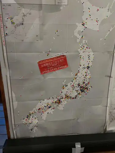 「お客様はどこから来たの？MAP」を始めて、今日でまる2年🗺️

全国47都道府県、そして世界各国からたくさんのお客様にご来店いただき、この地図はお店の大切な財産になりました。

新しい地図に替えるか悩みますが、このまま3年目も育てていこうかな…。

明日は台風7号・8号の影響が心配されます🌀
営業は現時点では通常予定ですが、天候や交通状況によっては営業時間を変更する場合があります。
最新情報はSNSでお知らせします。