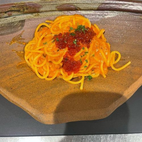 <本月时令食材> 海胆鲑鱼籽番茄奶油意面