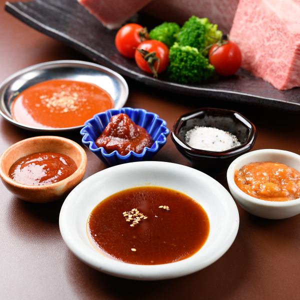 [Service] We provide free condiments to make the meat even more delicious.