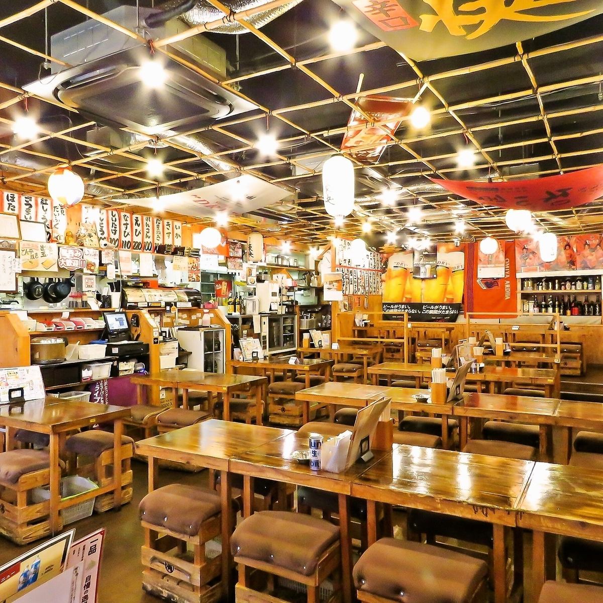 The number of seats is suitable for small to medium-sized banquets.