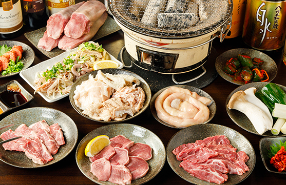 毎朝仕入れる新鮮なホルモンやこだわりの国産肉を存分に楽しめる【もつ焼き陸】