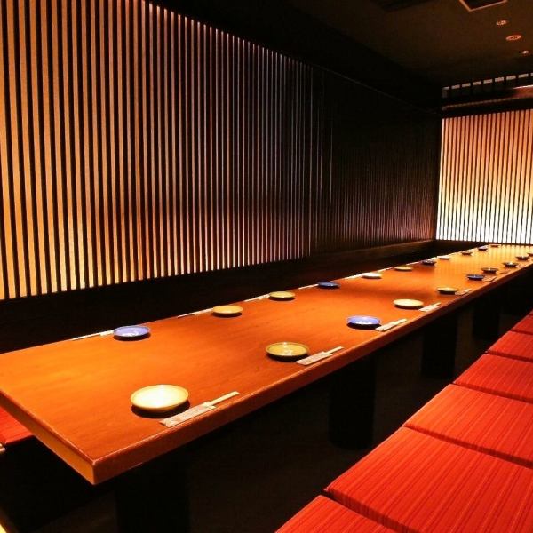 全席完全個室です♪オススメは6～8名様用の個室！落ち着きのあるお席でゆったりとした時間を。喫煙可ルームもございます。厳選された食材を使った旬のコースも各種ご用意しております。お鍋やお刺身、寿司、当店名物炉端焼き、本格自家製 幌加内蕎麦など…季節により牡蠣料理もございます。お好みの一品をお楽しみ下さい。