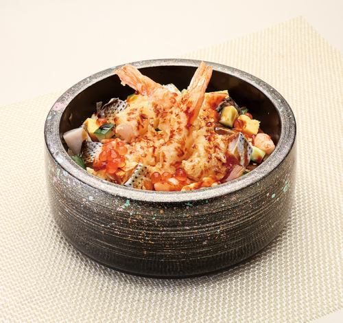 生本まぐろ3色丼/海老天ちらし