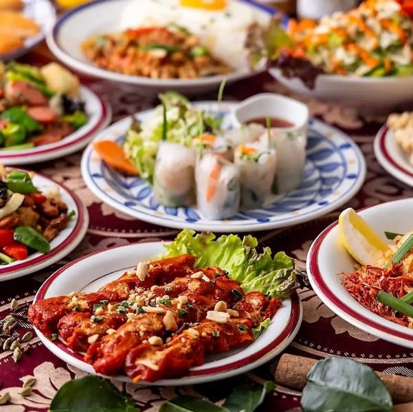 "E Course" with draft beer, 11 dishes including chicken biryani and Nepalese steamed dumplings, 2 hours of all-you-can-drink, 5500 yen ⇒ 4499 yen