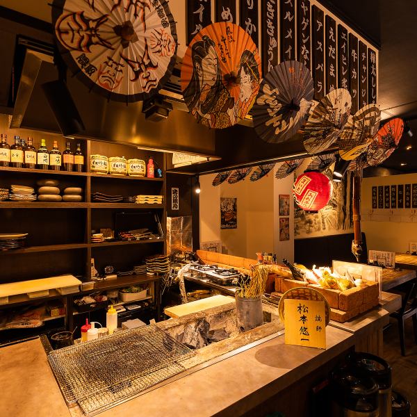 [Excellent atmosphere] Perfect for a date♪ Seasonal ingredients are lined up on the counter and the interior has a Japanese atmosphere ◎ Please enjoy authentic charcoal-grilled robatayaki with all five senses.