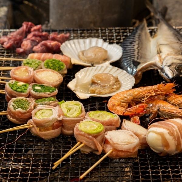 Authentic robatayaki that you can enjoy with all five senses, straw-grilled, charcoal-grilled, skewered, pork-wrapped skewers, etc.
