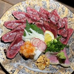 和牛特上もも肉の藁焼き