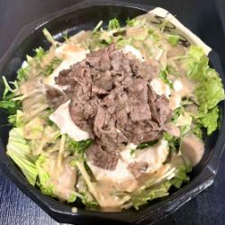 炙り和牛とくずし豆富の胡麻ドレサラダ