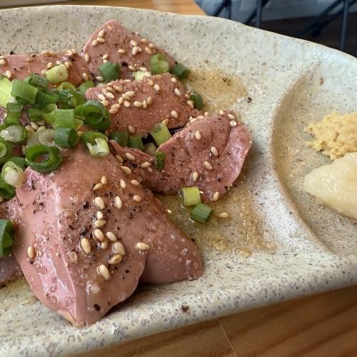 『低温調理タン』は様々な味付けで楽しむ事が出来る当店一番人気のメニューです！