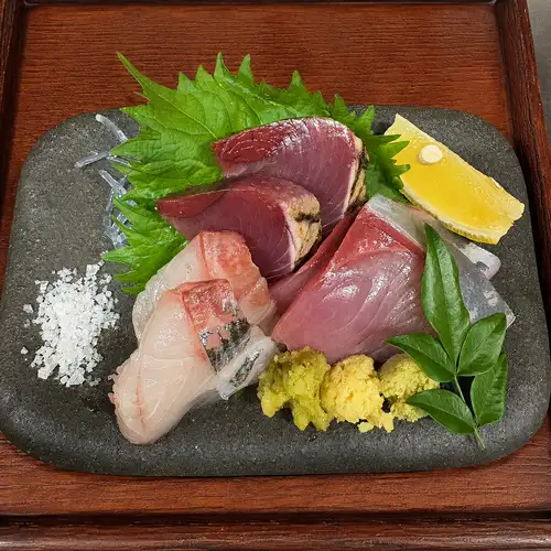 Assorted sashimi platter (3 types, 2 slices each)