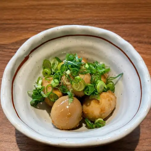 Quail eggs with garlic