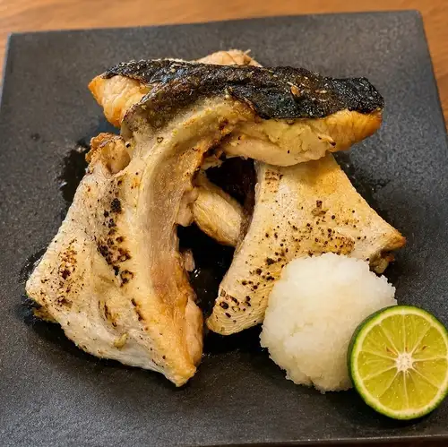 Extra-large yellowtail collar (grilled or boiled)
