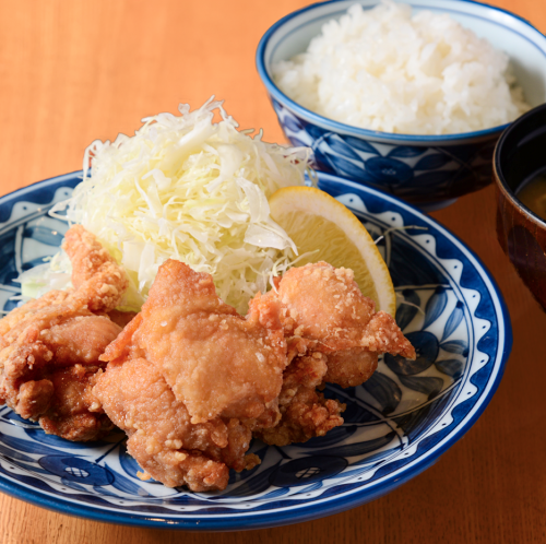 秘伝のレシピとコク旨に!鶏の唐揚げ定食