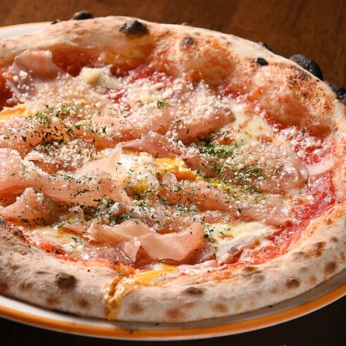 【薪の香りが広がる】石窯で焼き上げる本格ピザ