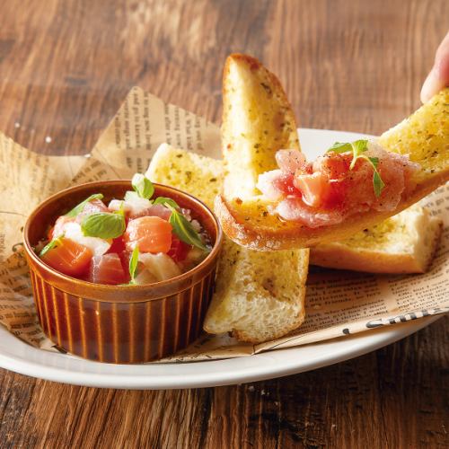 Seafood tartare with garlic toast