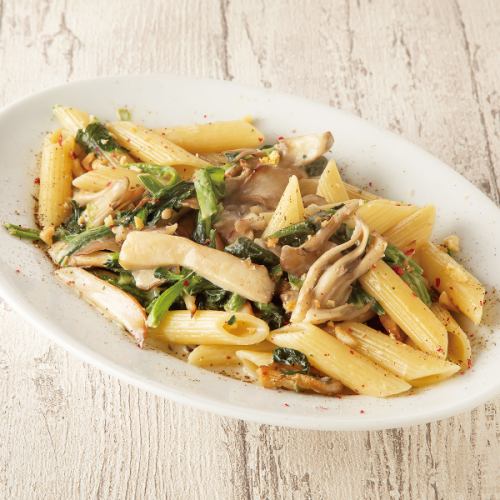 Penne with mushroom and spinach cream sauce