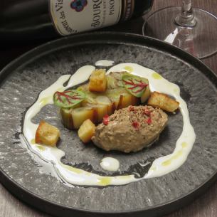 信玄鶏レバーのムースと焼きネギのテリーヌ 黒トリュフのクリーム