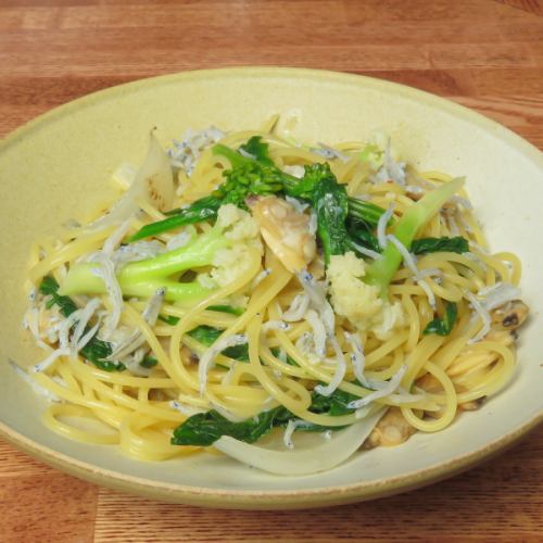 駿河湾産 釜揚げしらすと季節野菜のボンゴレ